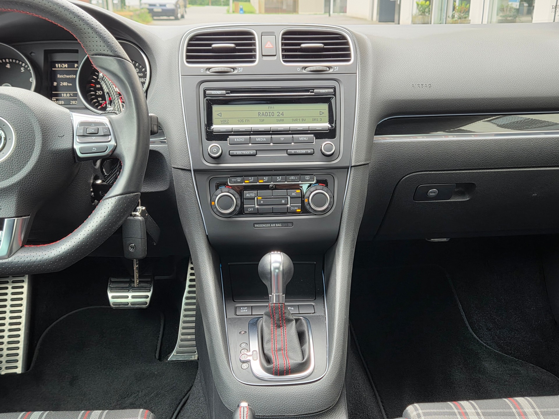 VW Golf 2.0 TSI GTI DSG-image-10