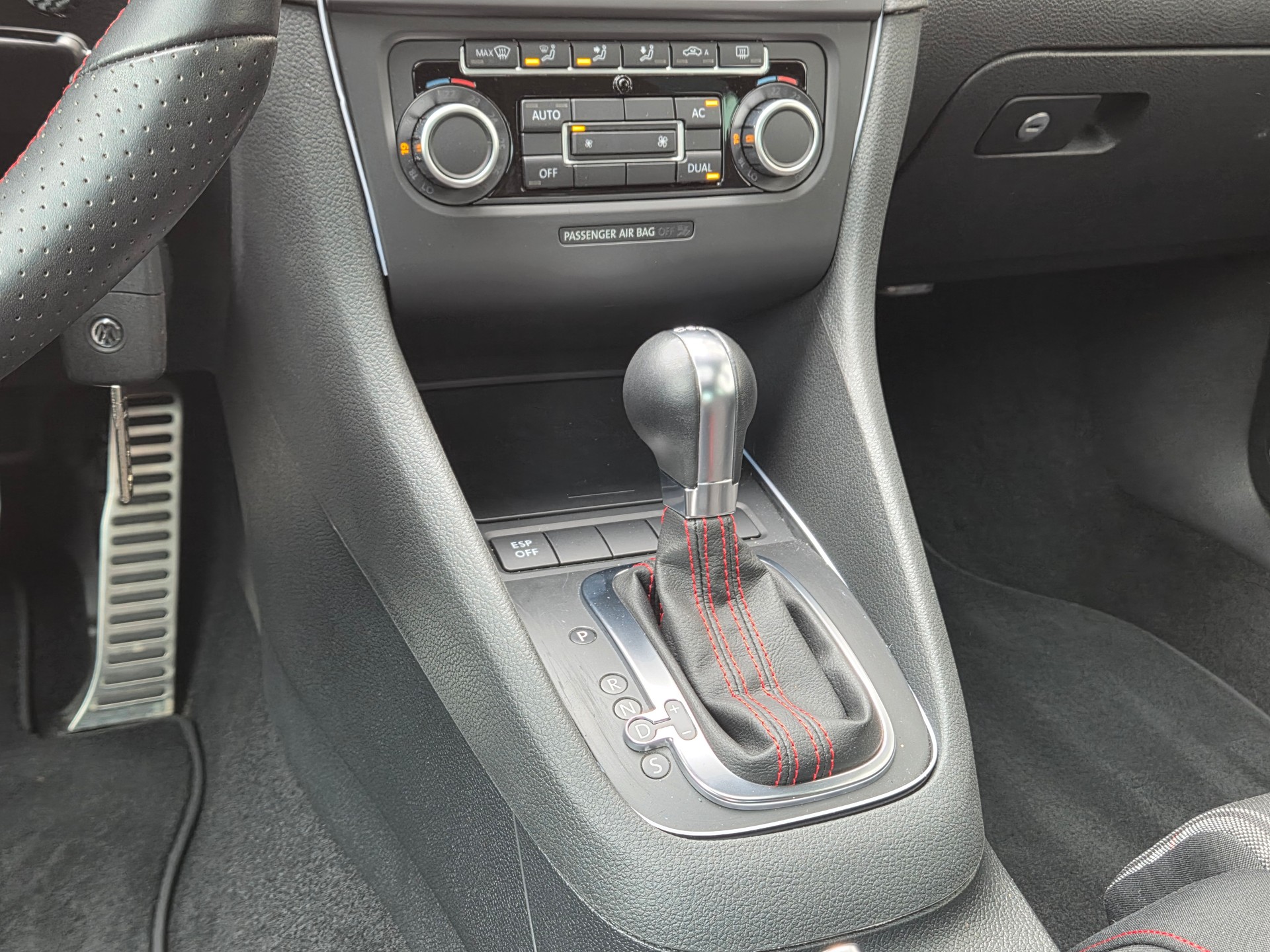 VW Golf 2.0 TSI GTI DSG-image-12