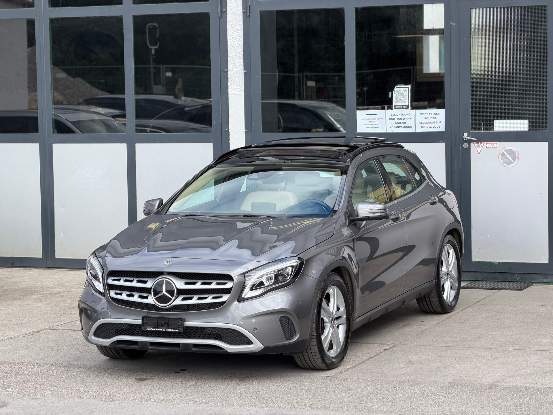 MERCEDES-BENZ GLA 220 Style 4Matic 7G-DCT-showroom-element-1