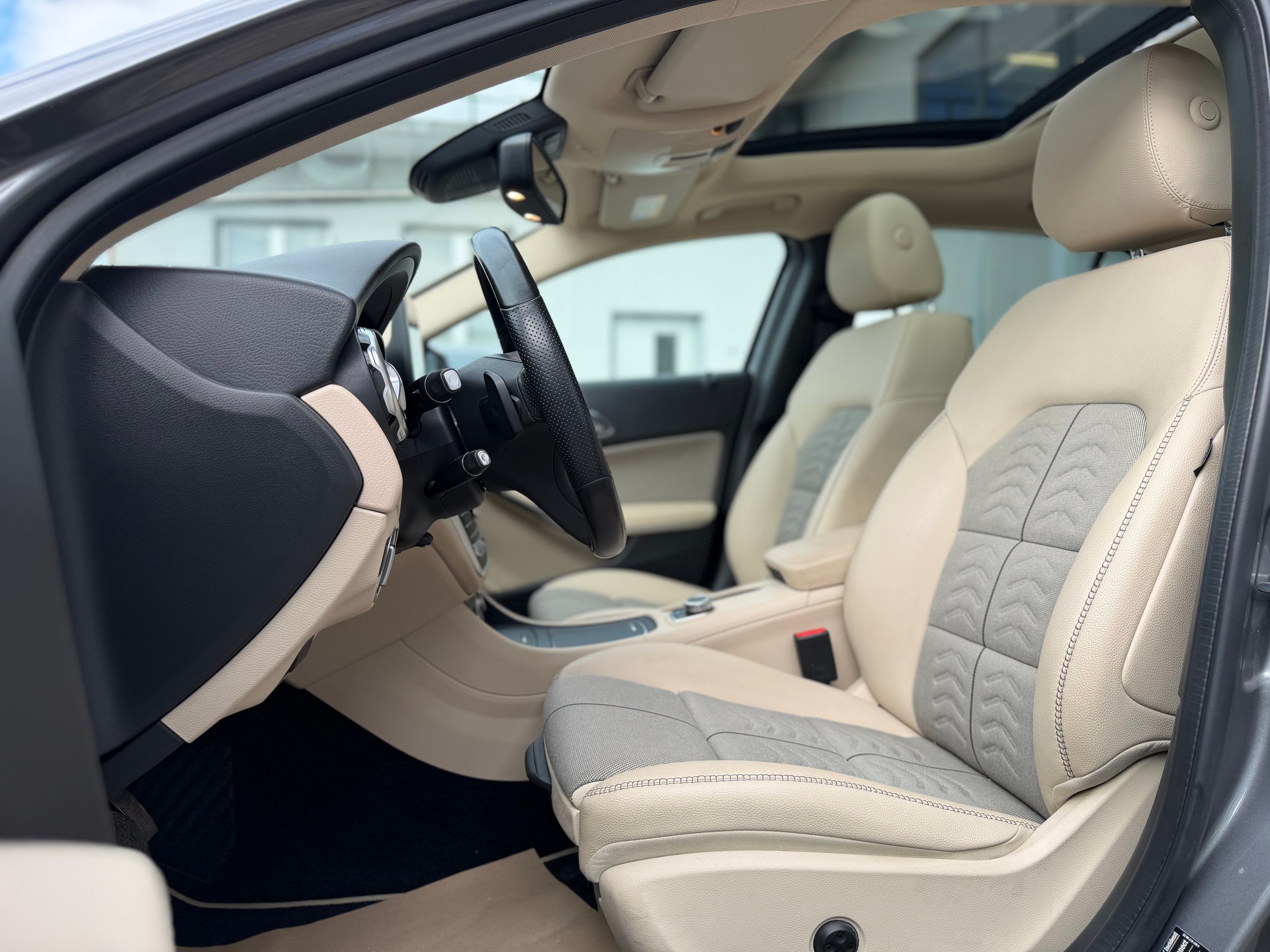 MERCEDES-BENZ GLA 220 Style 4Matic 7G-DCT-image-9