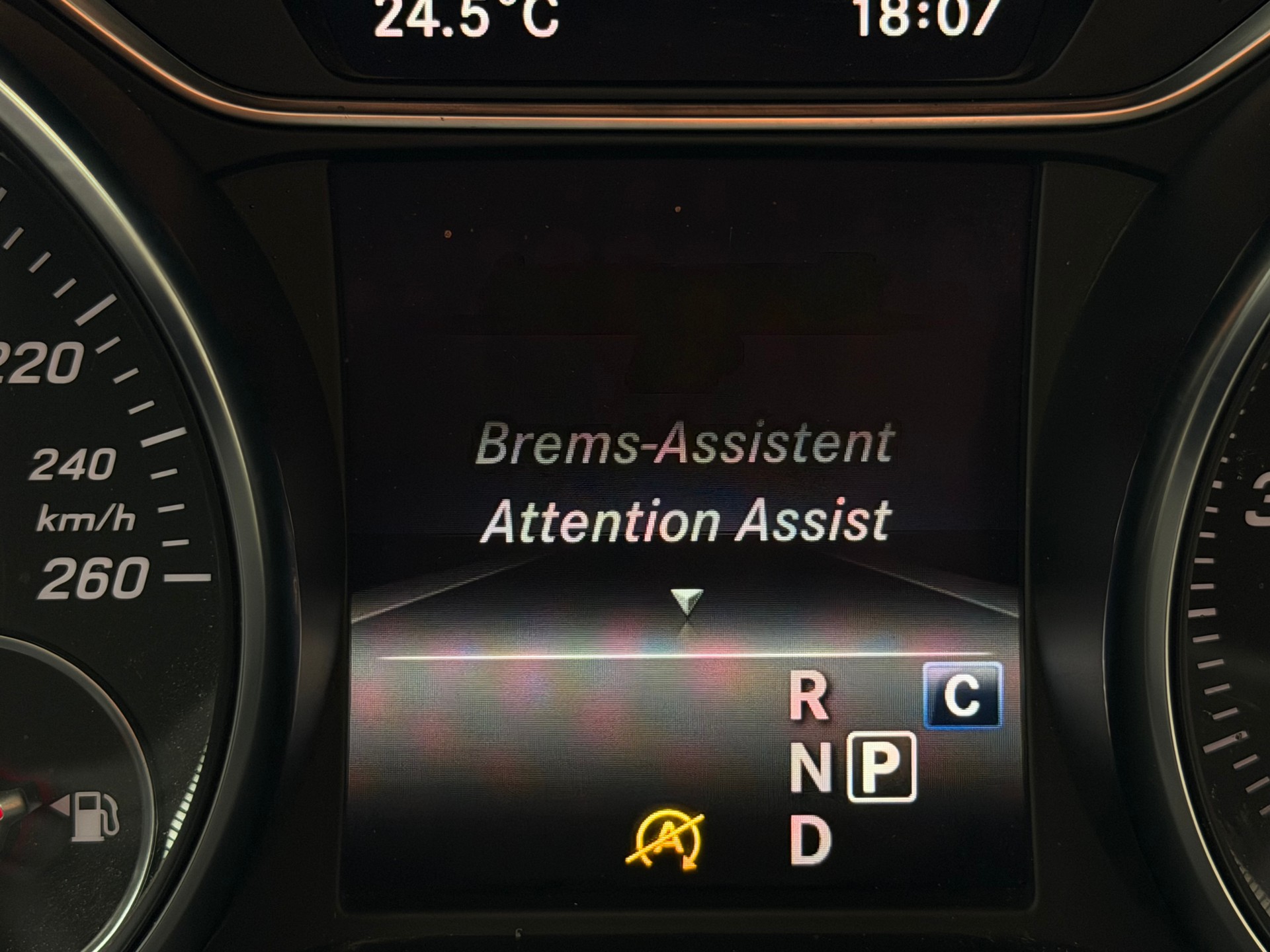 MERCEDES-BENZ GLA 220 Style 4Matic 7G-DCT-image-20