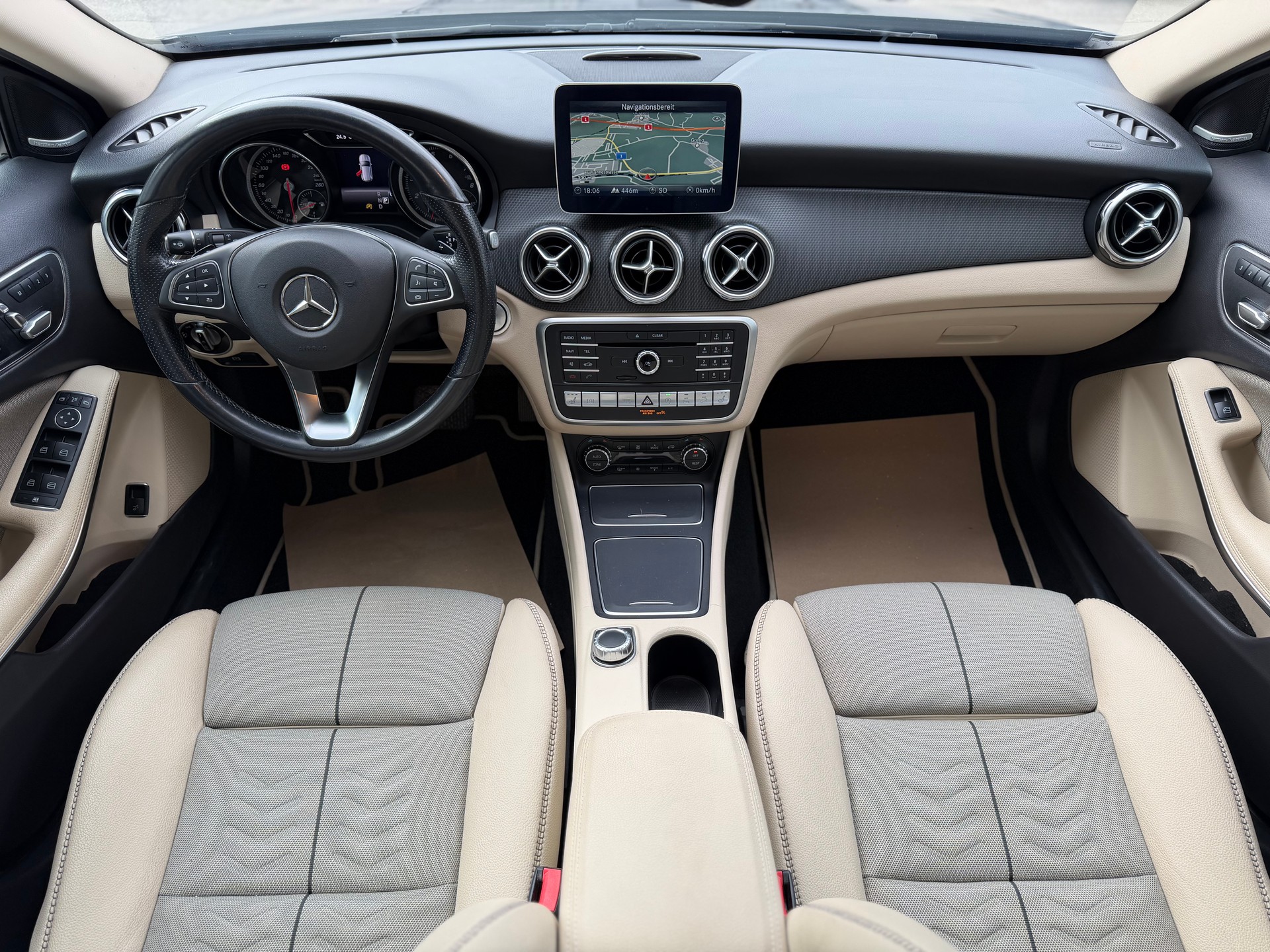 MERCEDES-BENZ GLA 220 Style 4Matic 7G-DCT-image-11