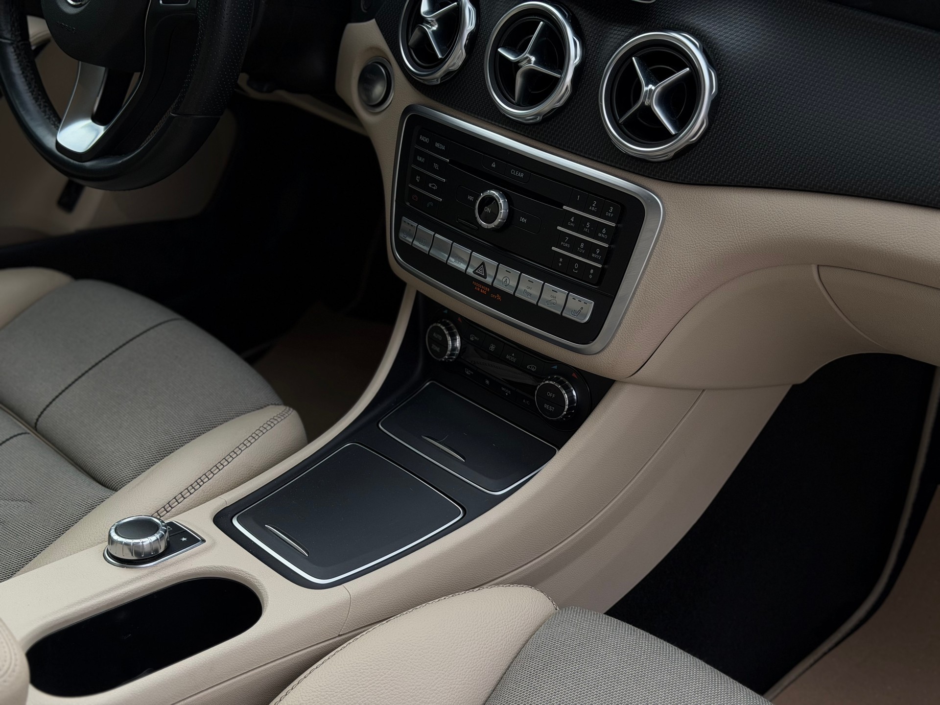 MERCEDES-BENZ GLA 220 Style 4Matic 7G-DCT-image-16