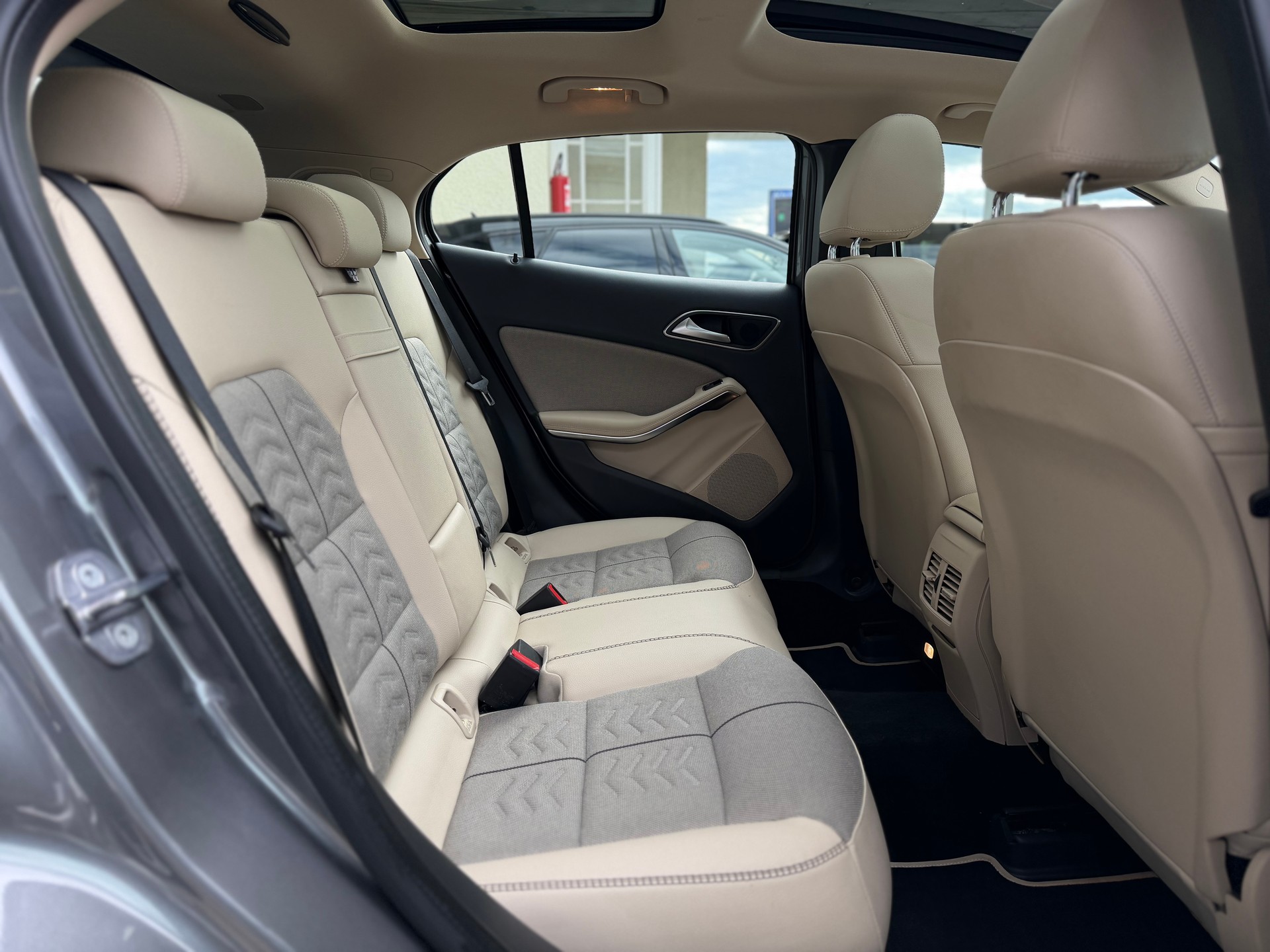 MERCEDES-BENZ GLA 220 Style 4Matic 7G-DCT-image-12