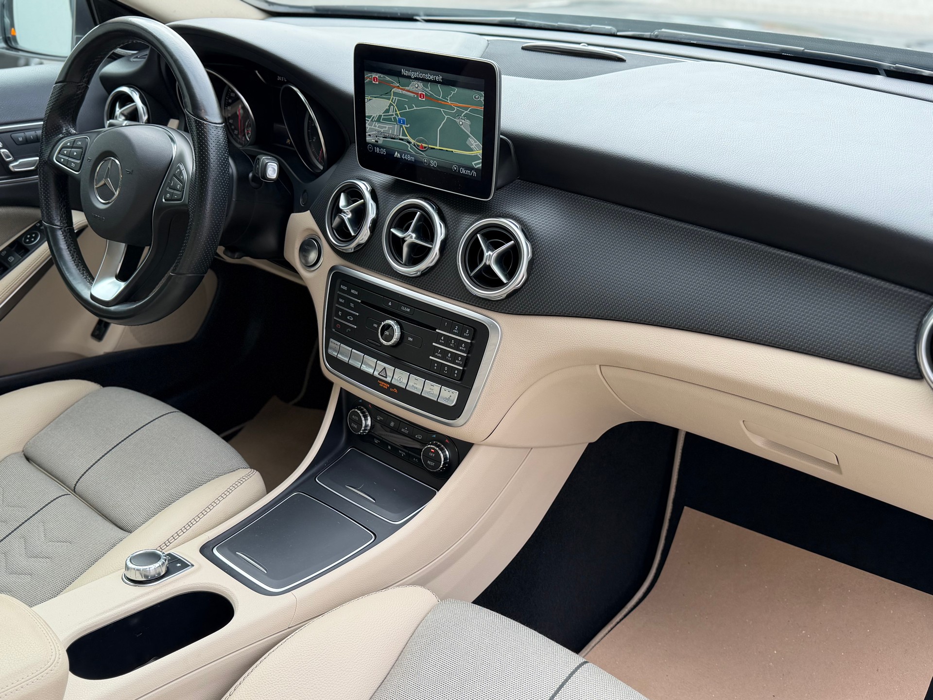 MERCEDES-BENZ GLA 220 Style 4Matic 7G-DCT-image-14