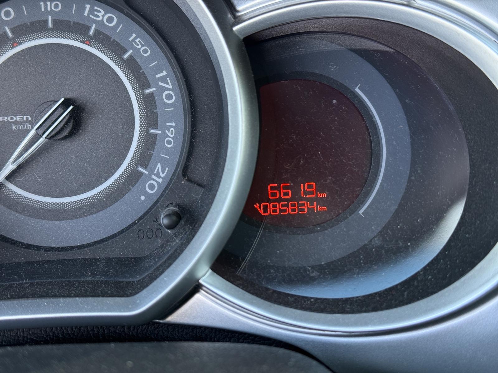 CITROEN C3 1.4i 16V Exclusive EGS5-image-6