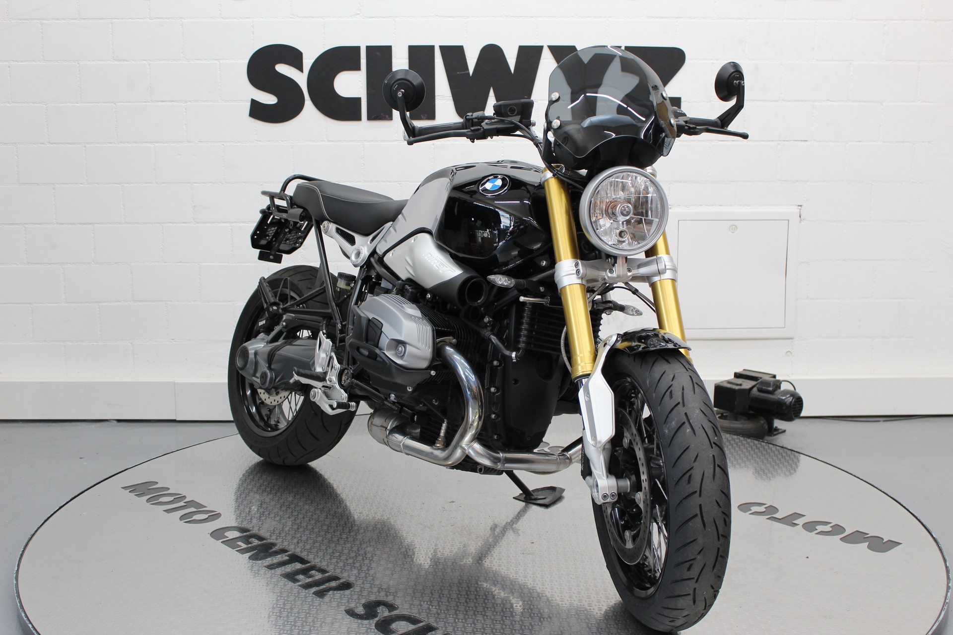 BMW R nineT ABS-image-1