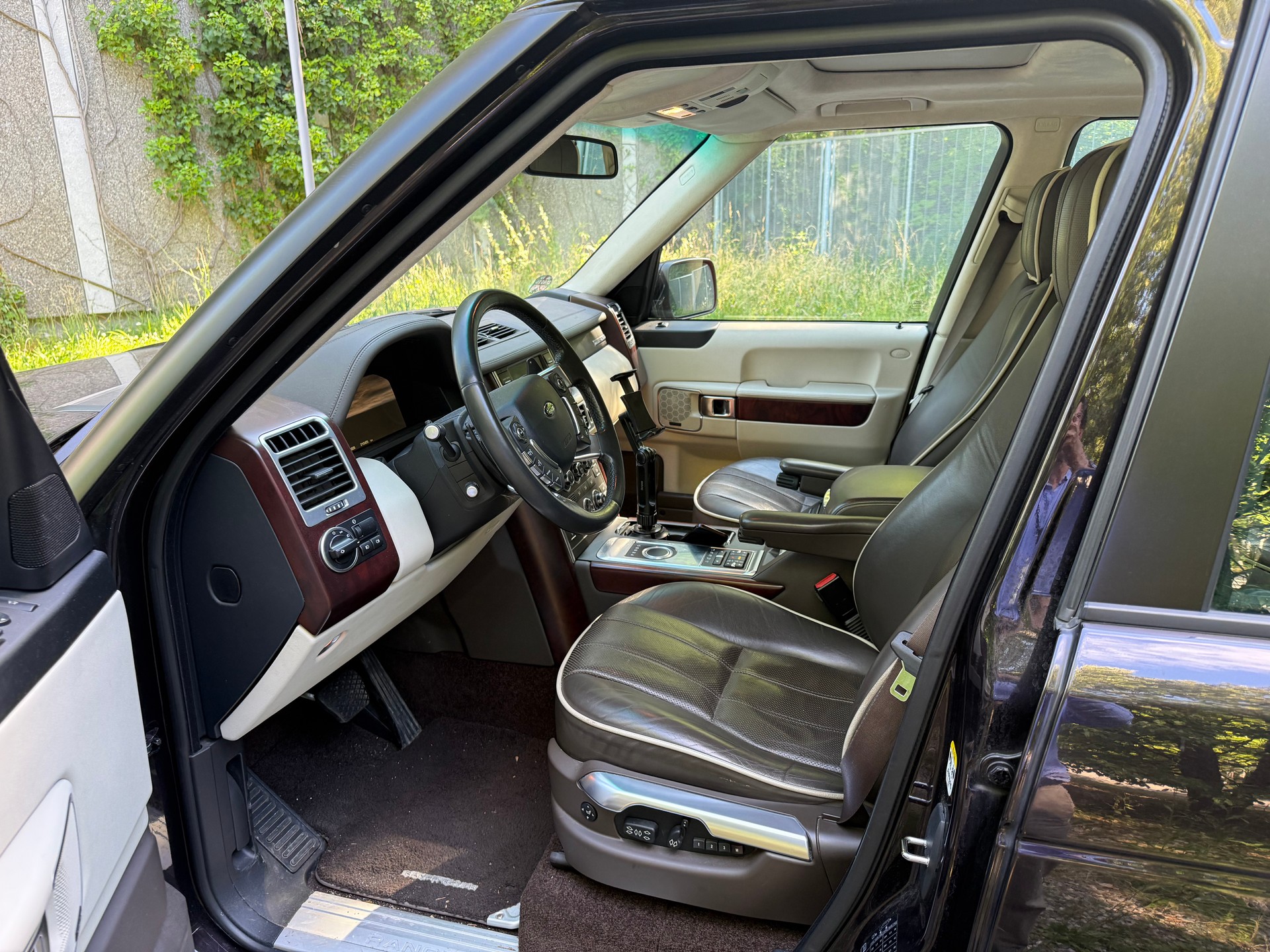 LAND ROVER 4.4 TDV8 Vogue-image-3