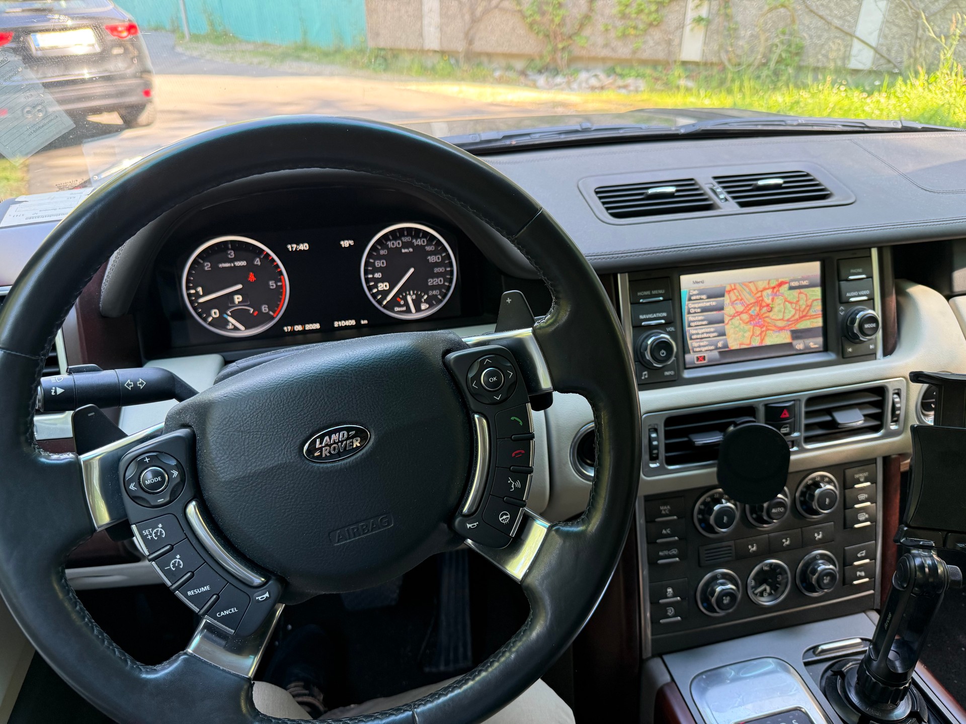 LAND ROVER 4.4 TDV8 Vogue-image-4