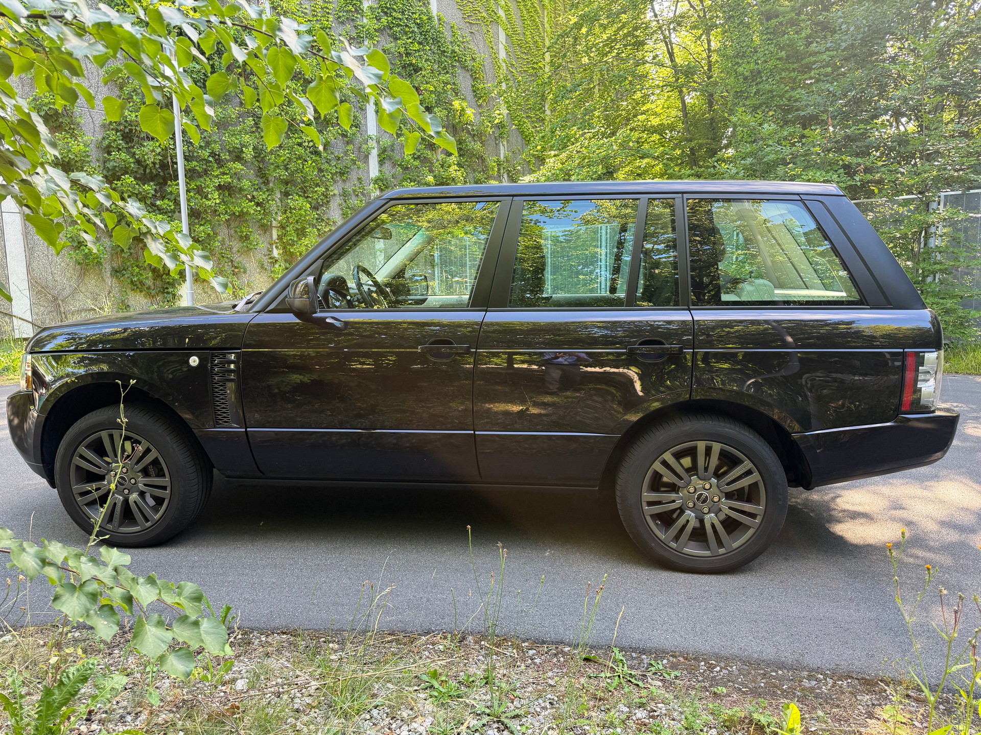 LAND ROVER 4.4 TDV8 Vogue-image-1