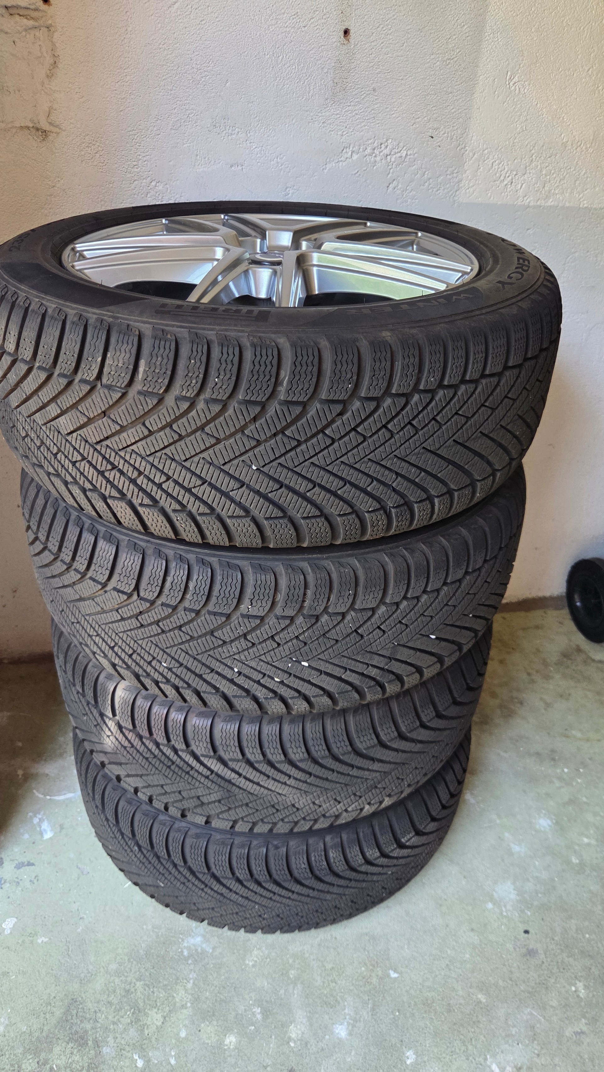 VOLVO 2.4 D4 Pro AWD S/S-image-18