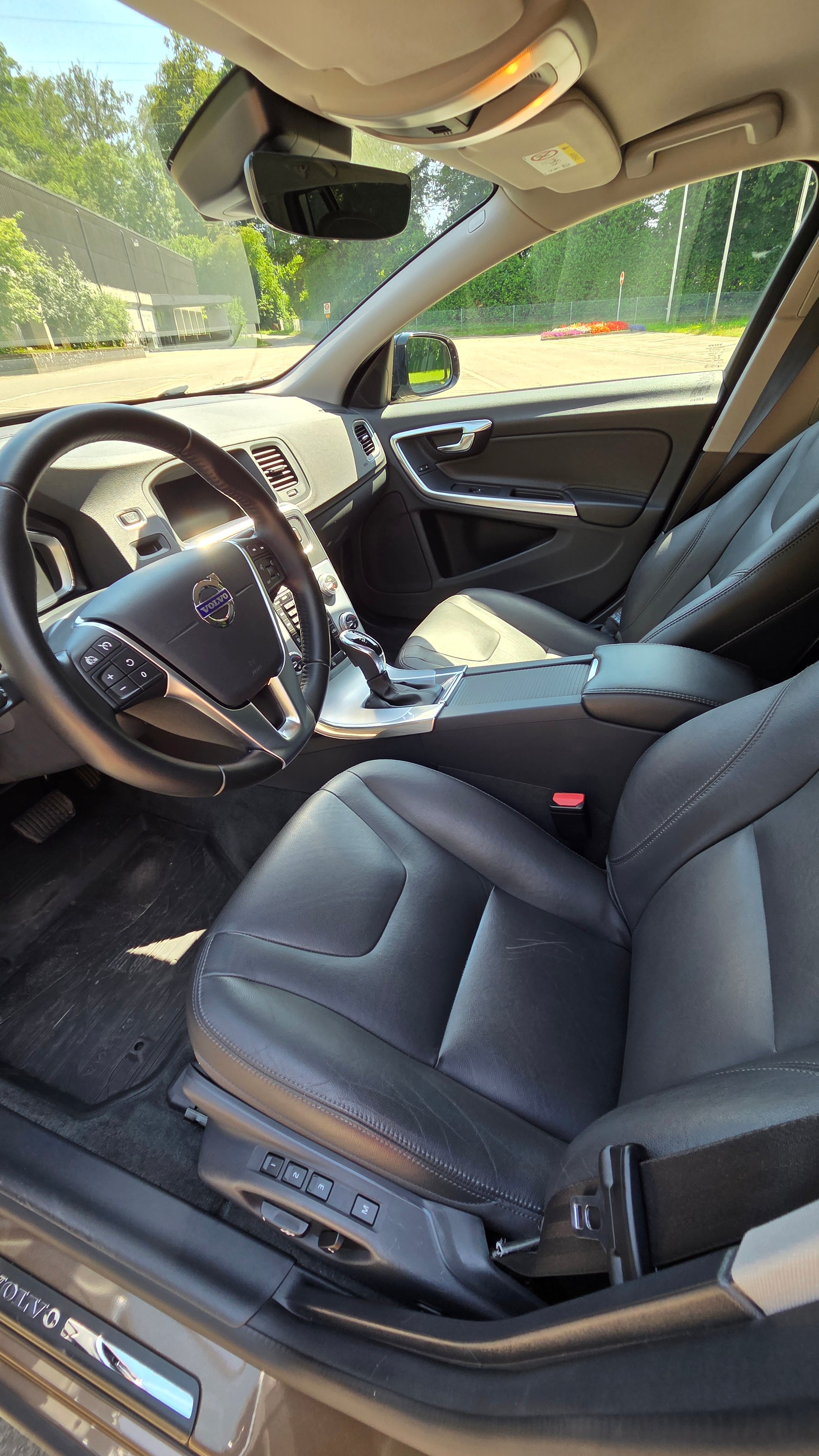 VOLVO 2.4 D4 Pro AWD S/S-image-12