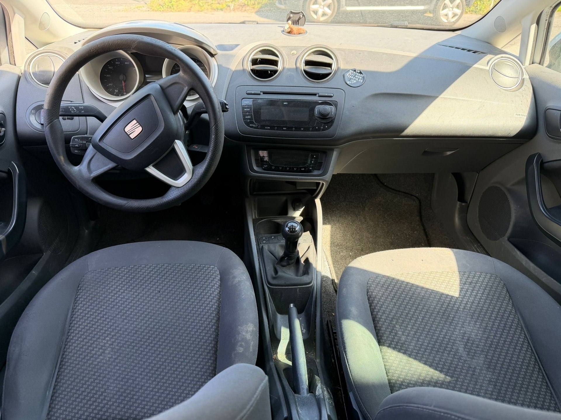SEAT Ibiza SC 1.6 Sport-image-5