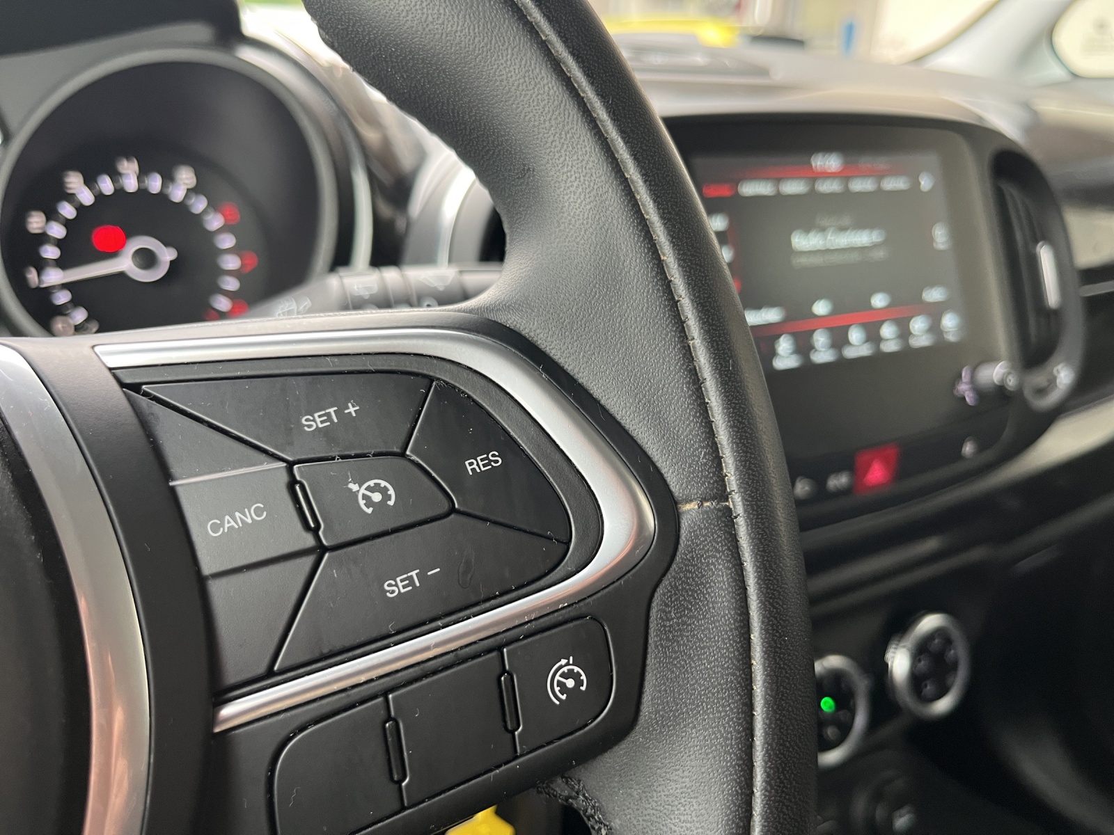 FIAT 500L 1.4 T-Jet Lounge-image-12