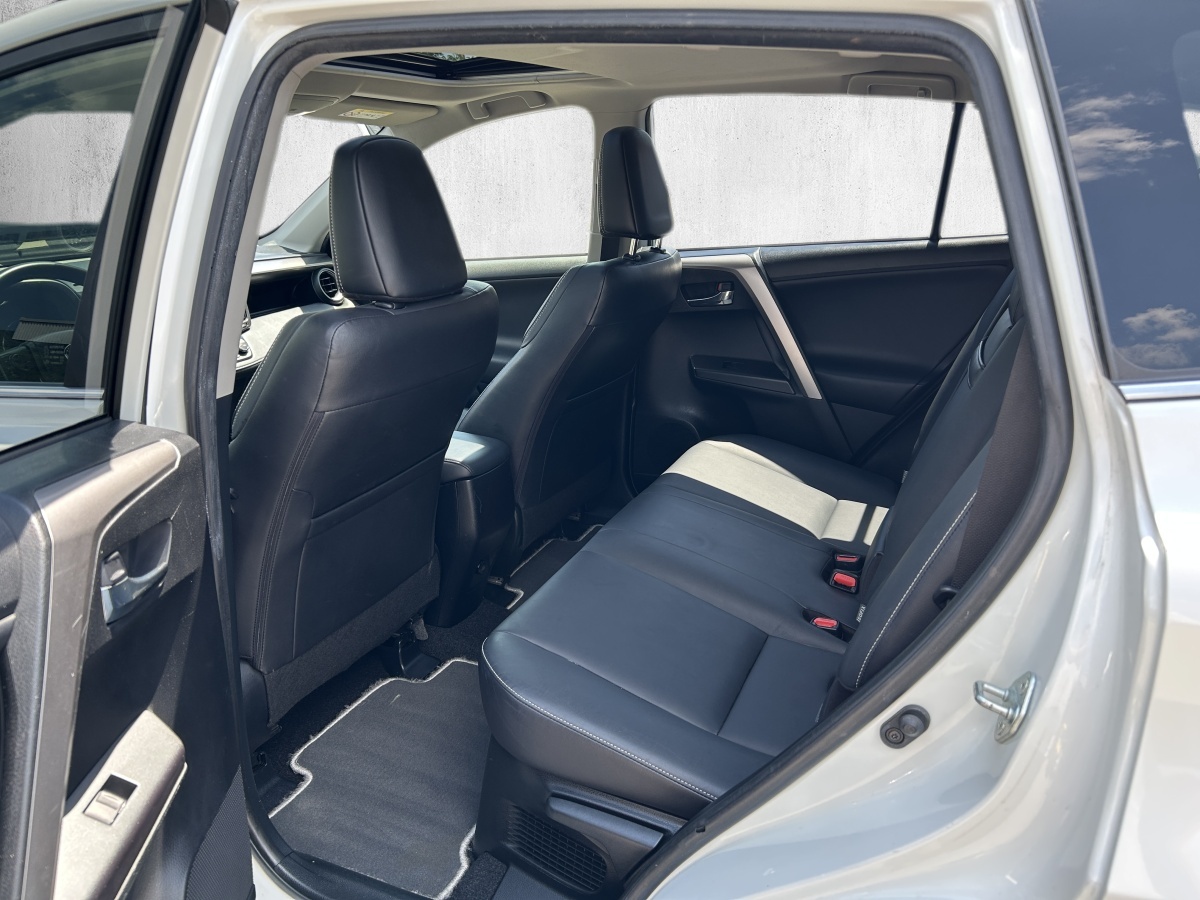 TOYOTA RAV-4 2.5 HSD Sol e-CVT-image-9