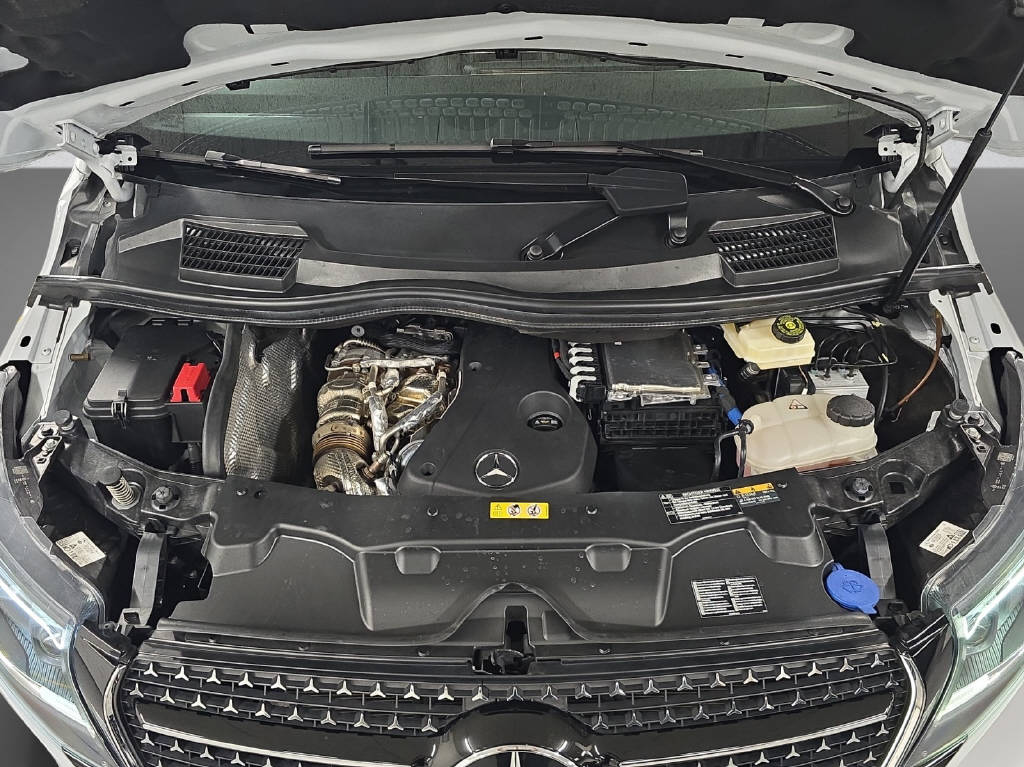 MERCEDES-BENZ V 300 d AMG Line 4Matic-image-8