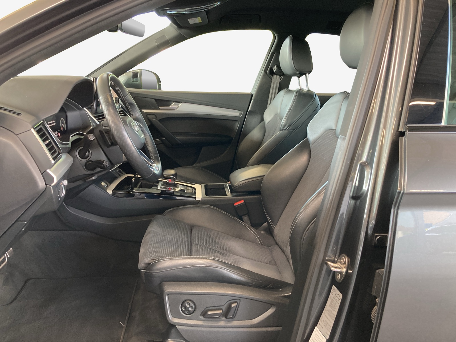 AUDI Q5 40 TDI S-line quattro S-tronic-image-7