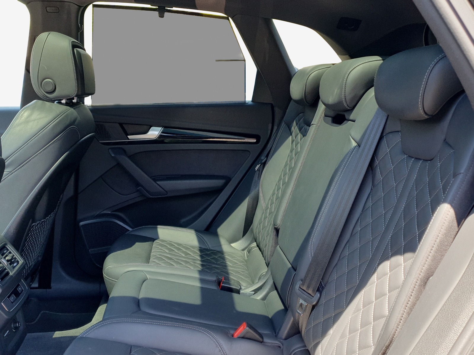 AUDI Q5 45 TFSI Black Edition quattro S-tronic-image-11