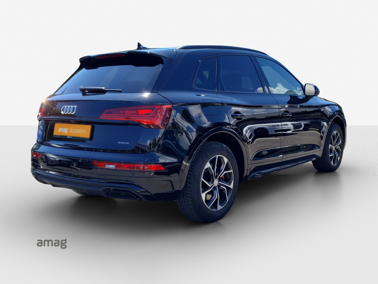AUDI Q5 45 TFSI Black Edition quattro S-tronic-image-4