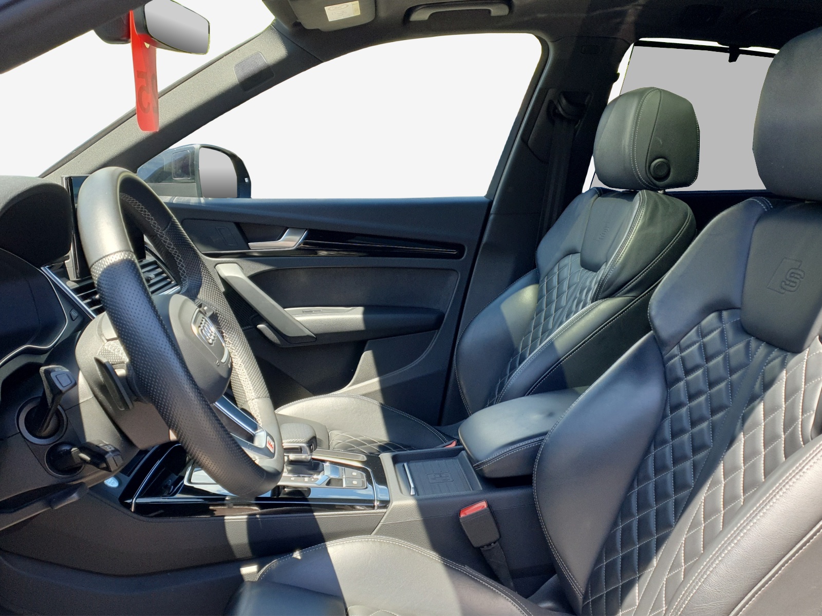 AUDI Q5 45 TFSI Black Edition quattro S-tronic-image-7