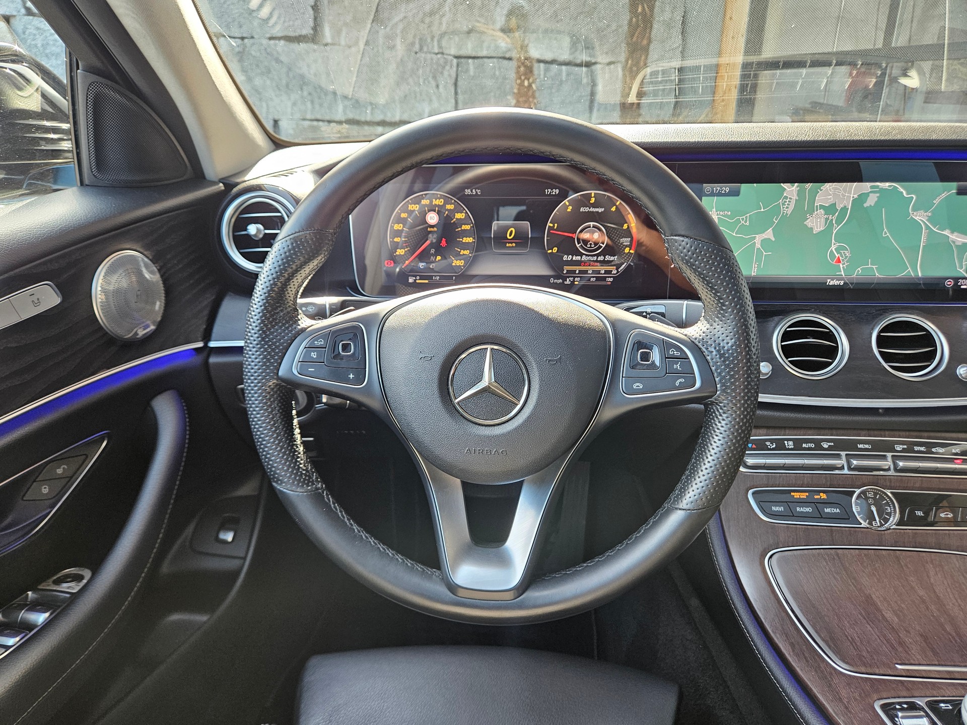 MERCEDES-BENZ E 220 d Avantgarde 9G-Tronic-image-12