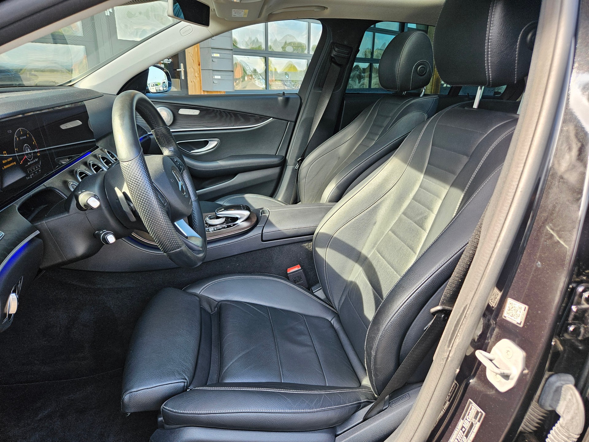 MERCEDES-BENZ E 220 d Avantgarde 9G-Tronic-image-8