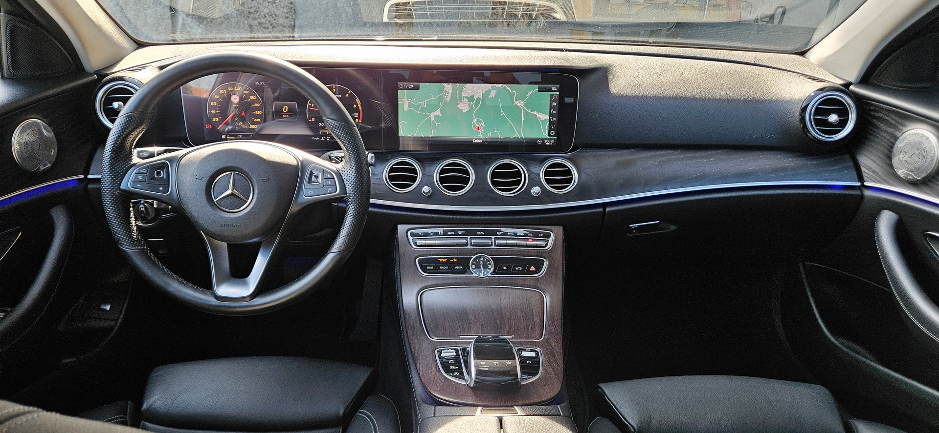 MERCEDES-BENZ E 220 d Avantgarde 9G-Tronic-image-10