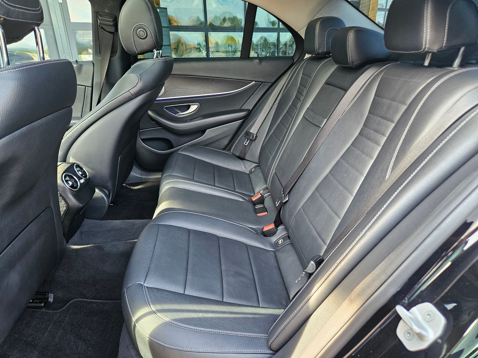MERCEDES-BENZ E 220 d Avantgarde 9G-Tronic-image-14