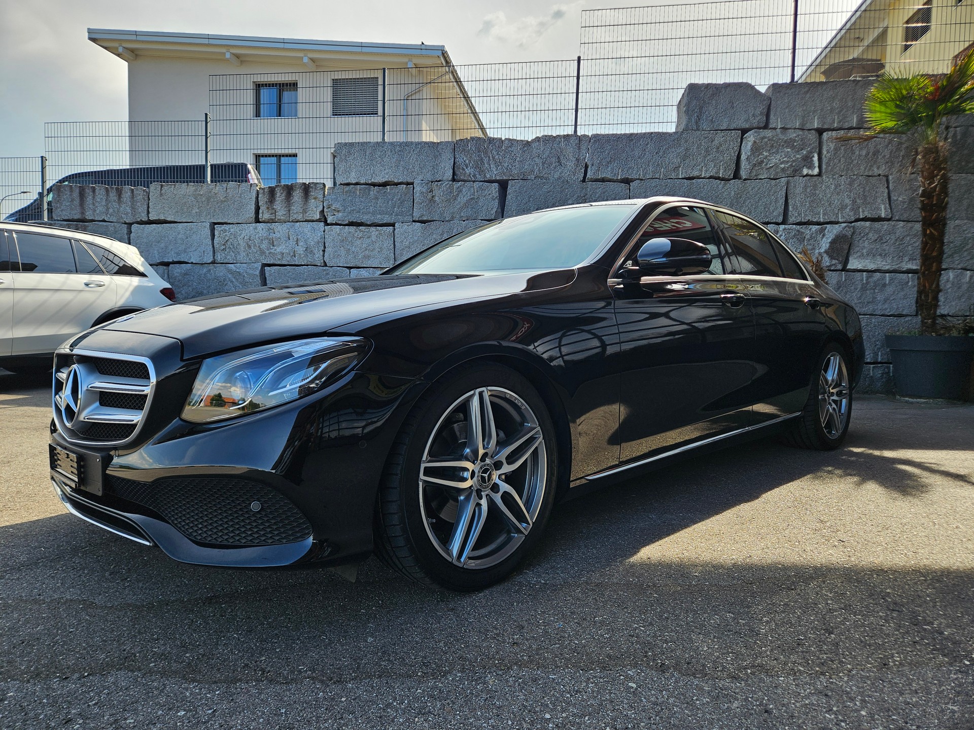 MERCEDES-BENZ E 220 d Avantgarde 9G-Tronic-image-2