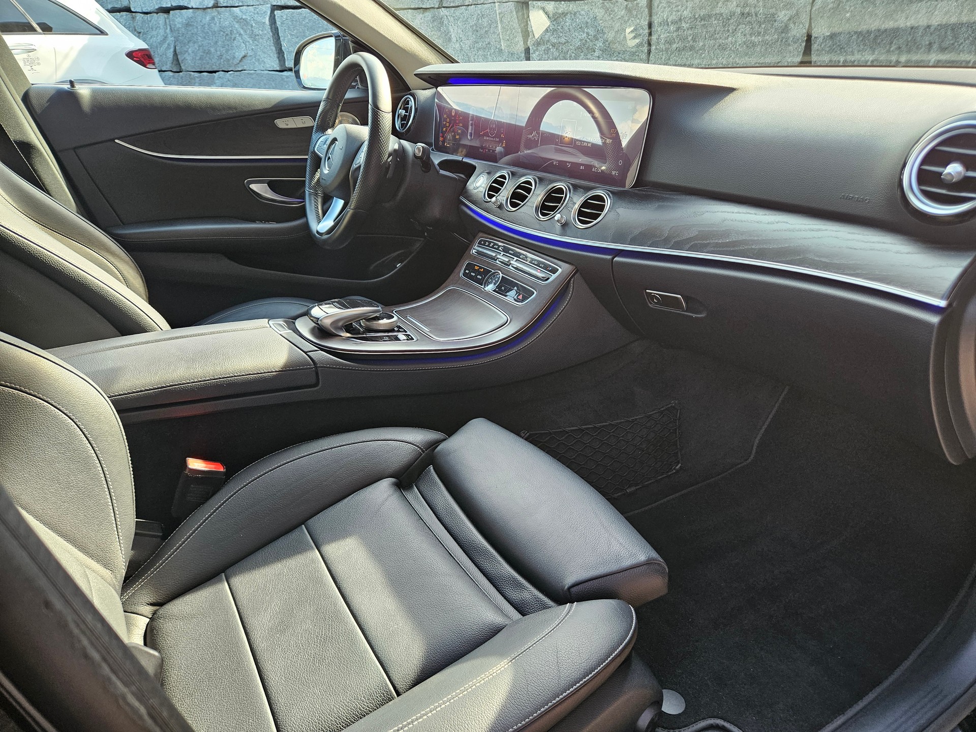 MERCEDES-BENZ E 220 d Avantgarde 9G-Tronic-image-9