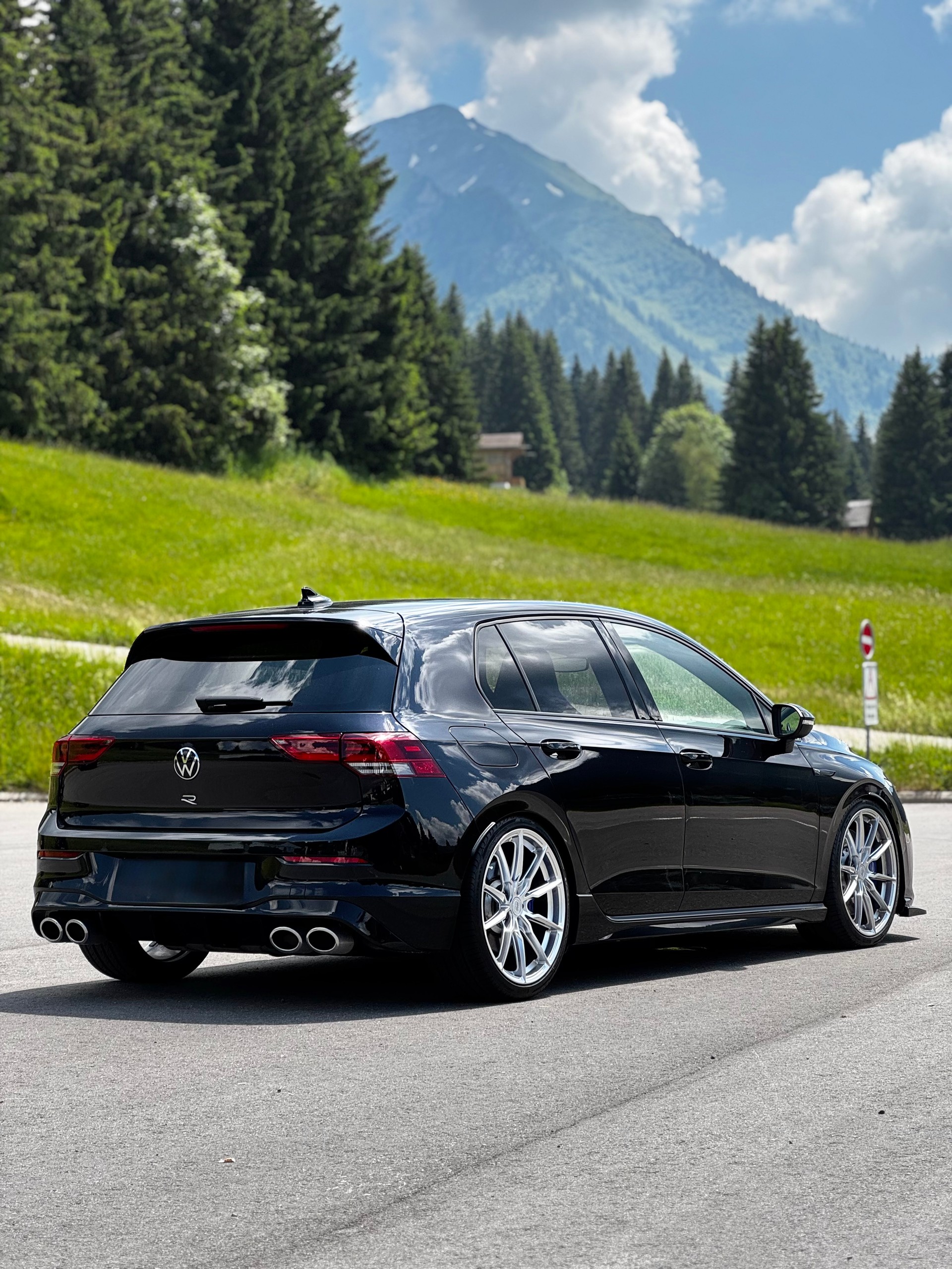 VW Golf 8 2.0 TSI R DSG 4motion-image-3