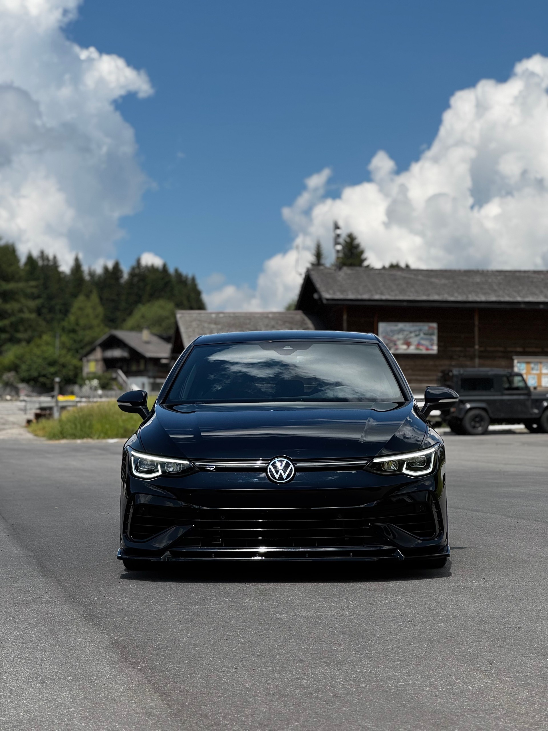 VW Golf 8 2.0 TSI R DSG 4motion-image-1