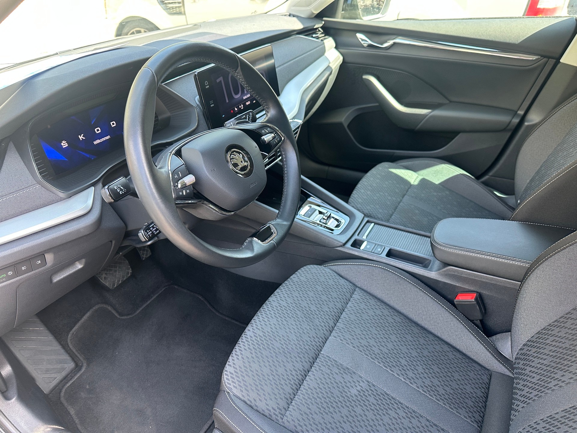 SKODA Octavia Combi 2.0 TSI Style DSG 4x4-image-10