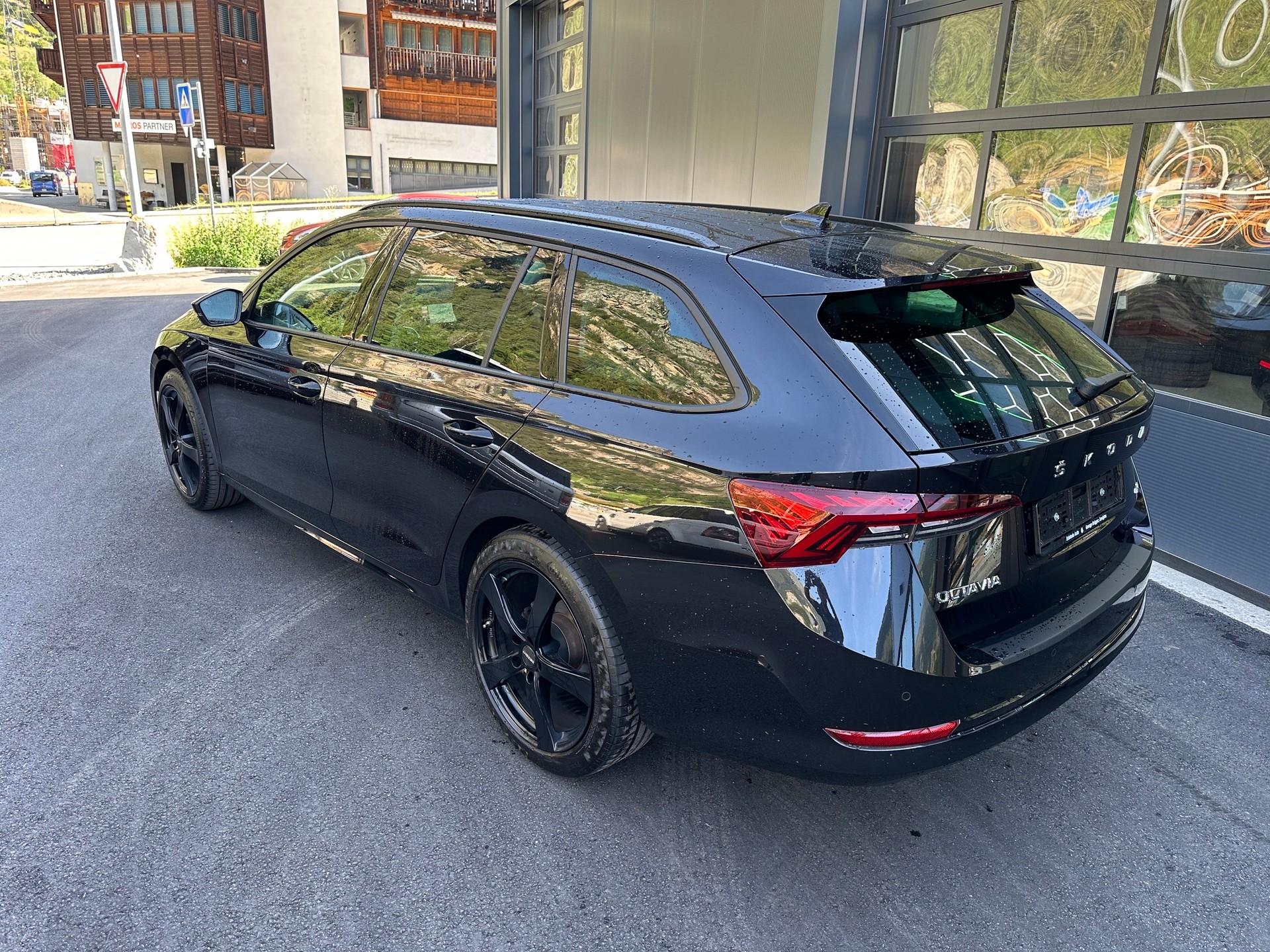 SKODA Octavia Combi 2.0 TSI Style DSG 4x4-image-5