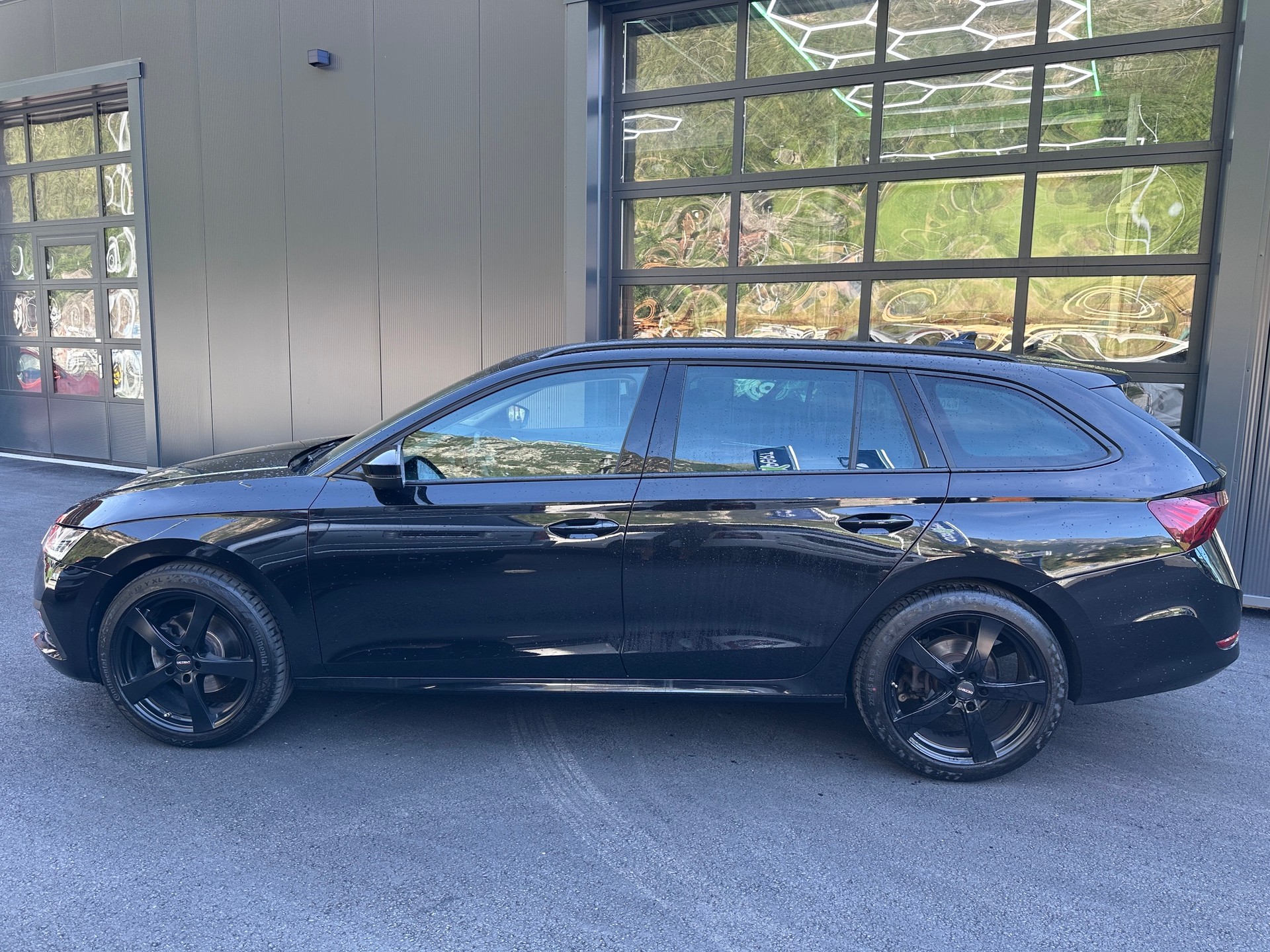 SKODA Octavia Combi 2.0 TSI Style DSG 4x4-image-6