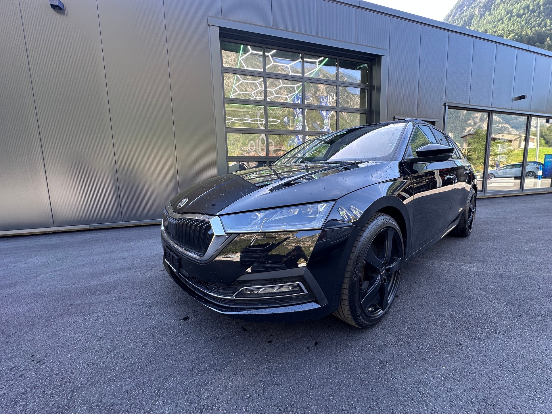 SKODA Octavia Combi 2.0 TSI Style DSG 4x4-image-0