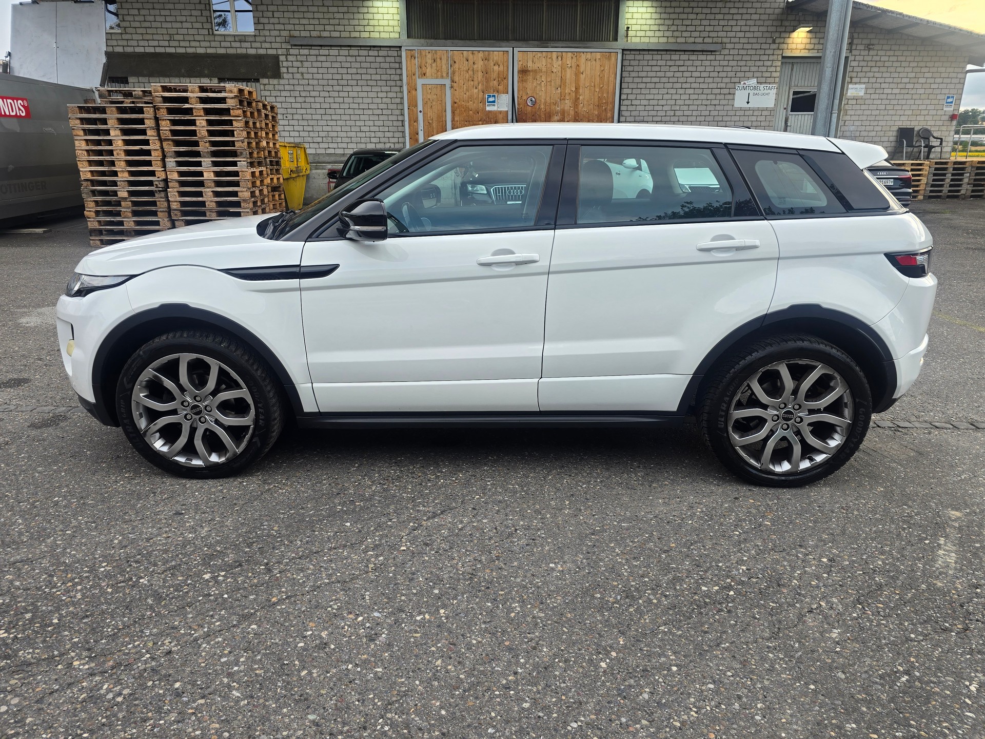 LAND ROVER Range Rover Evoque 2.2 SD4 Pure AT6-image-9