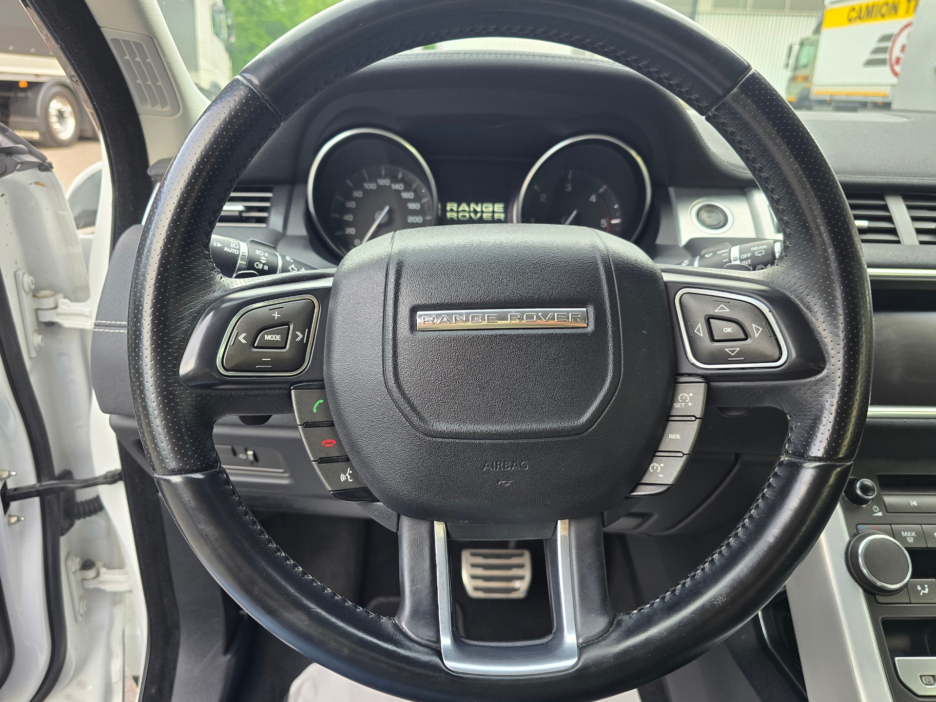 LAND ROVER Range Rover Evoque 2.2 SD4 Pure AT6-image-17