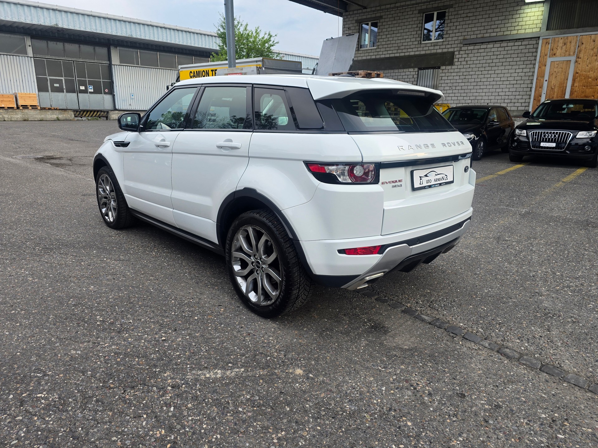 LAND ROVER Range Rover Evoque 2.2 SD4 Pure AT6-image-4
