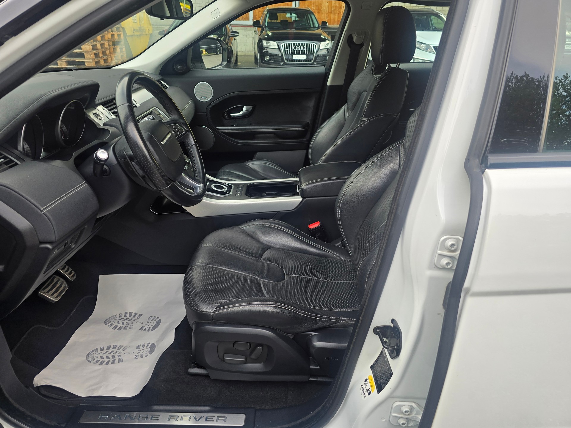 LAND ROVER Range Rover Evoque 2.2 SD4 Pure AT6-image-10