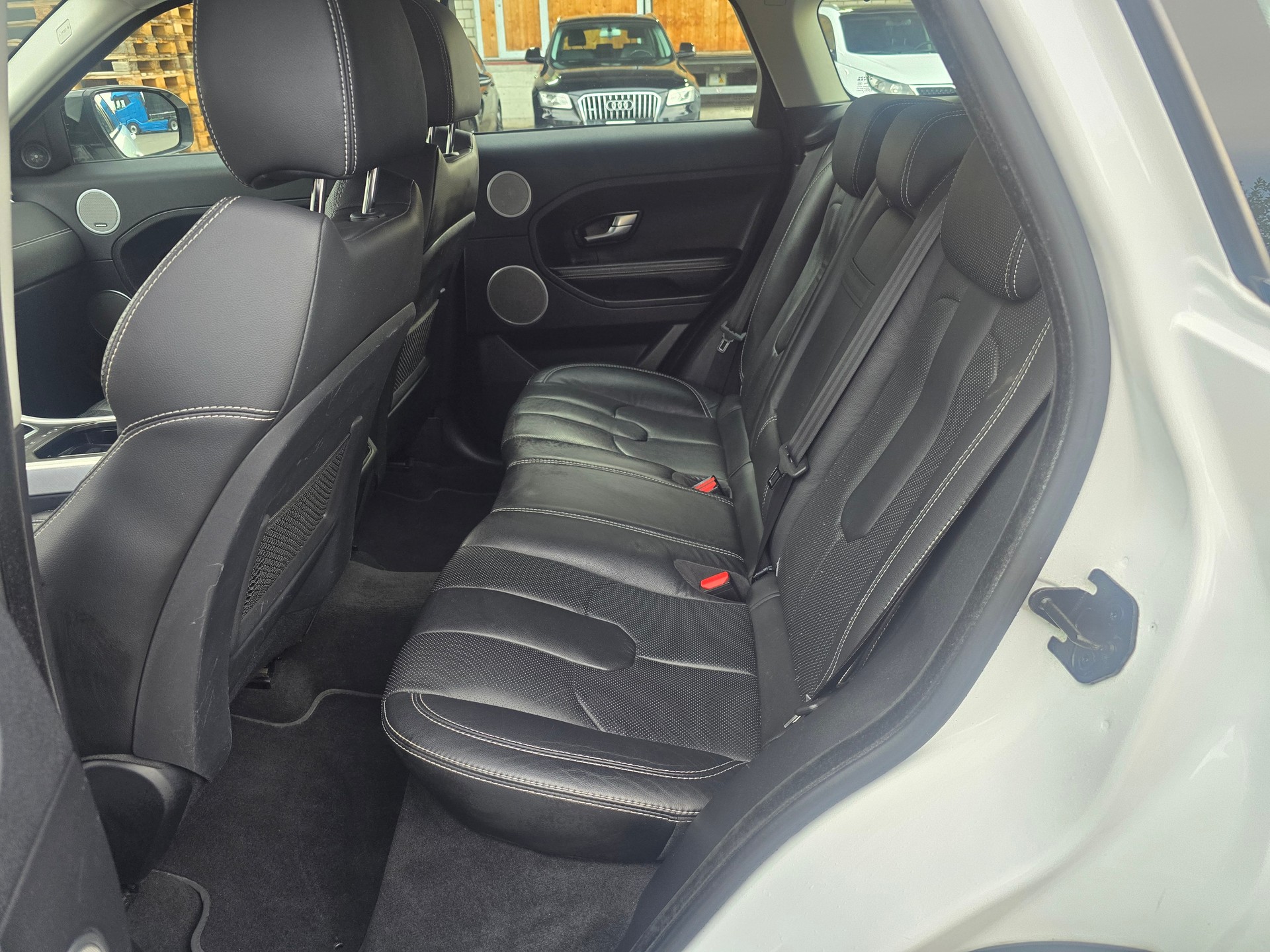 LAND ROVER Range Rover Evoque 2.2 SD4 Pure AT6-image-13