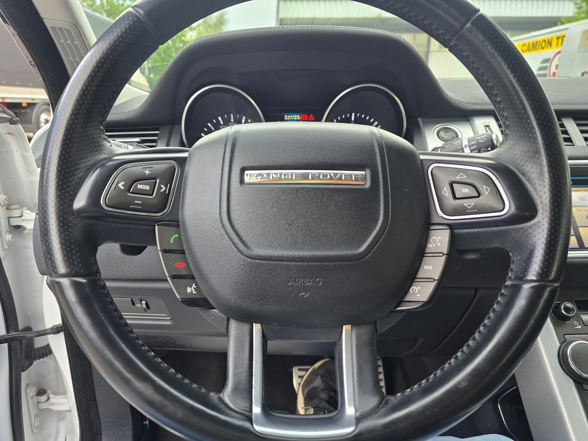LAND ROVER Range Rover Evoque 2.2 SD4 Pure AT6-image-19
