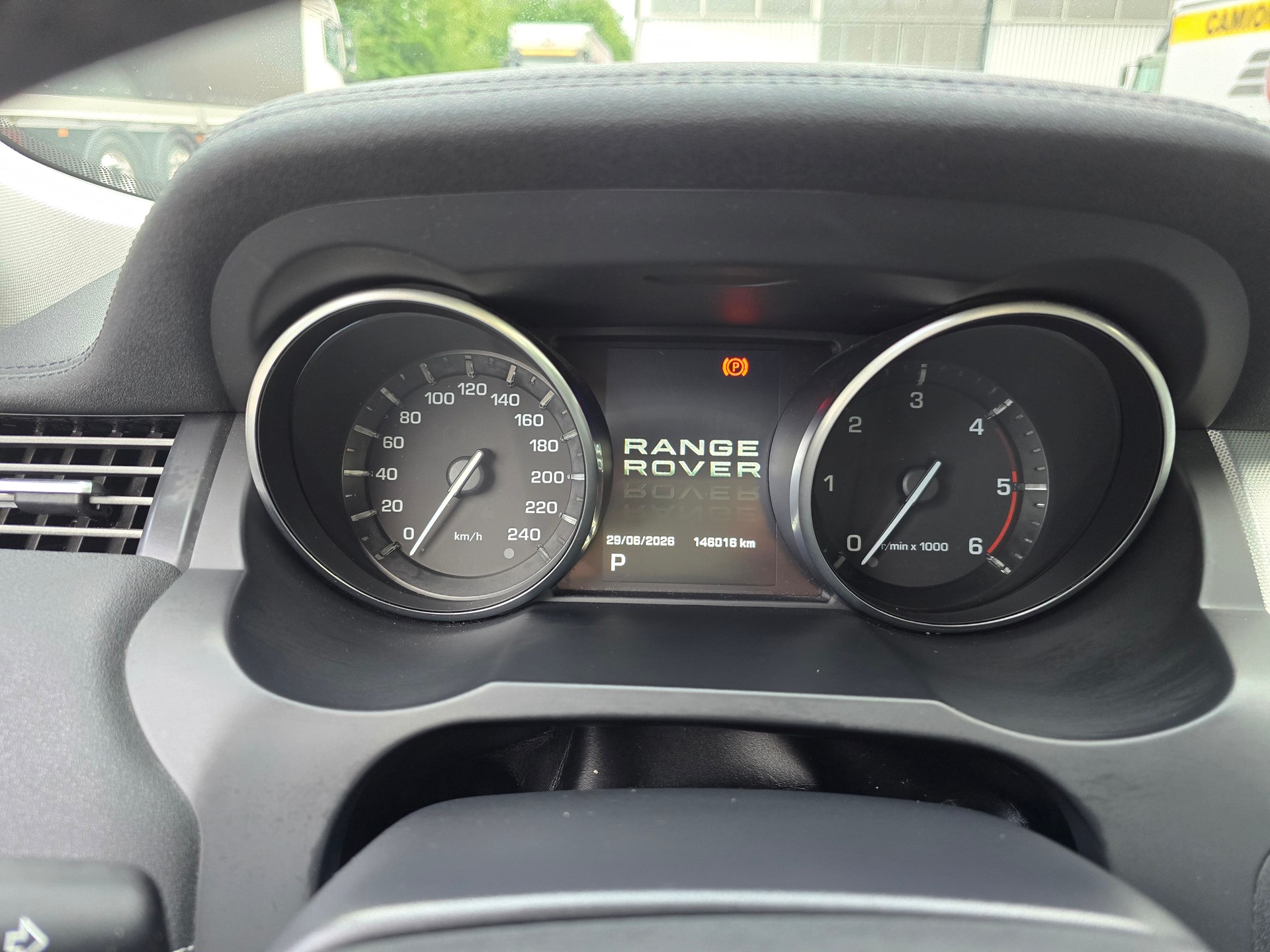LAND ROVER Range Rover Evoque 2.2 SD4 Pure AT6-image-18