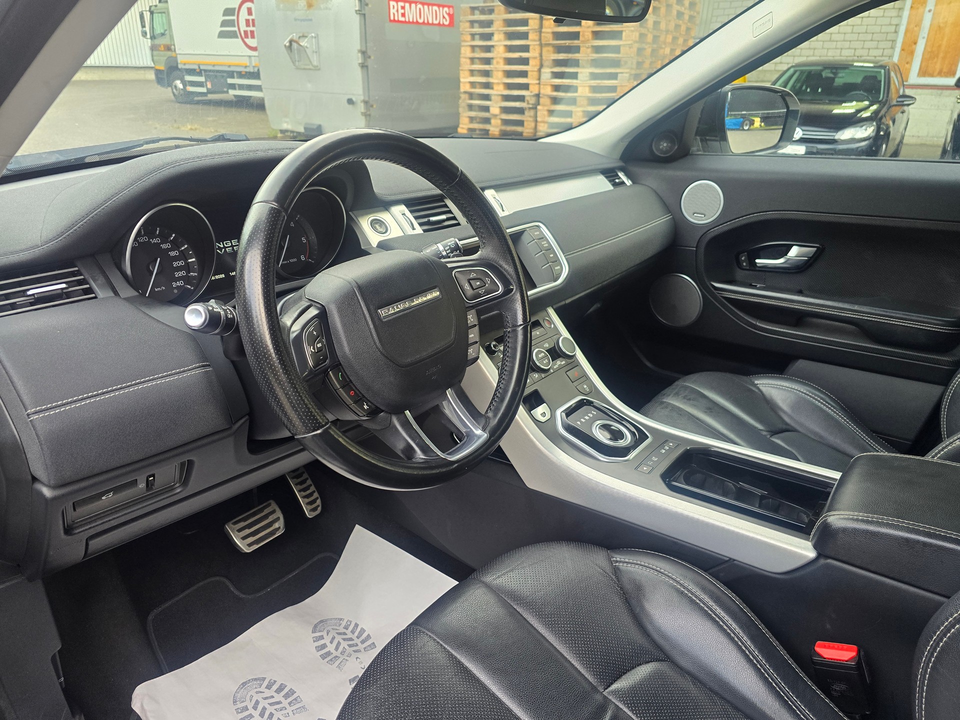 LAND ROVER Range Rover Evoque 2.2 SD4 Pure AT6-image-11