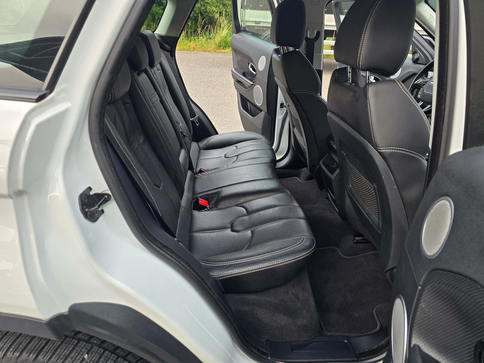 LAND ROVER Range Rover Evoque 2.2 SD4 Pure AT6-image-15