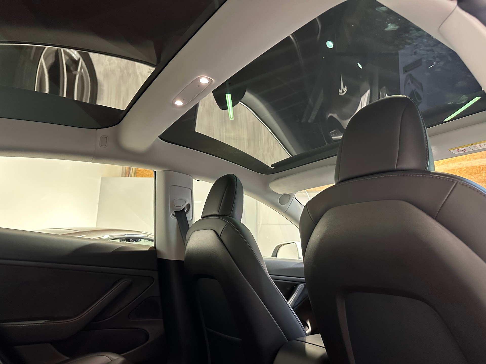 TESLA Model 3 Long Range Dual Motor AWD/Inkl. AHK abnehmbar(1000 kg Zuglast)-image-25