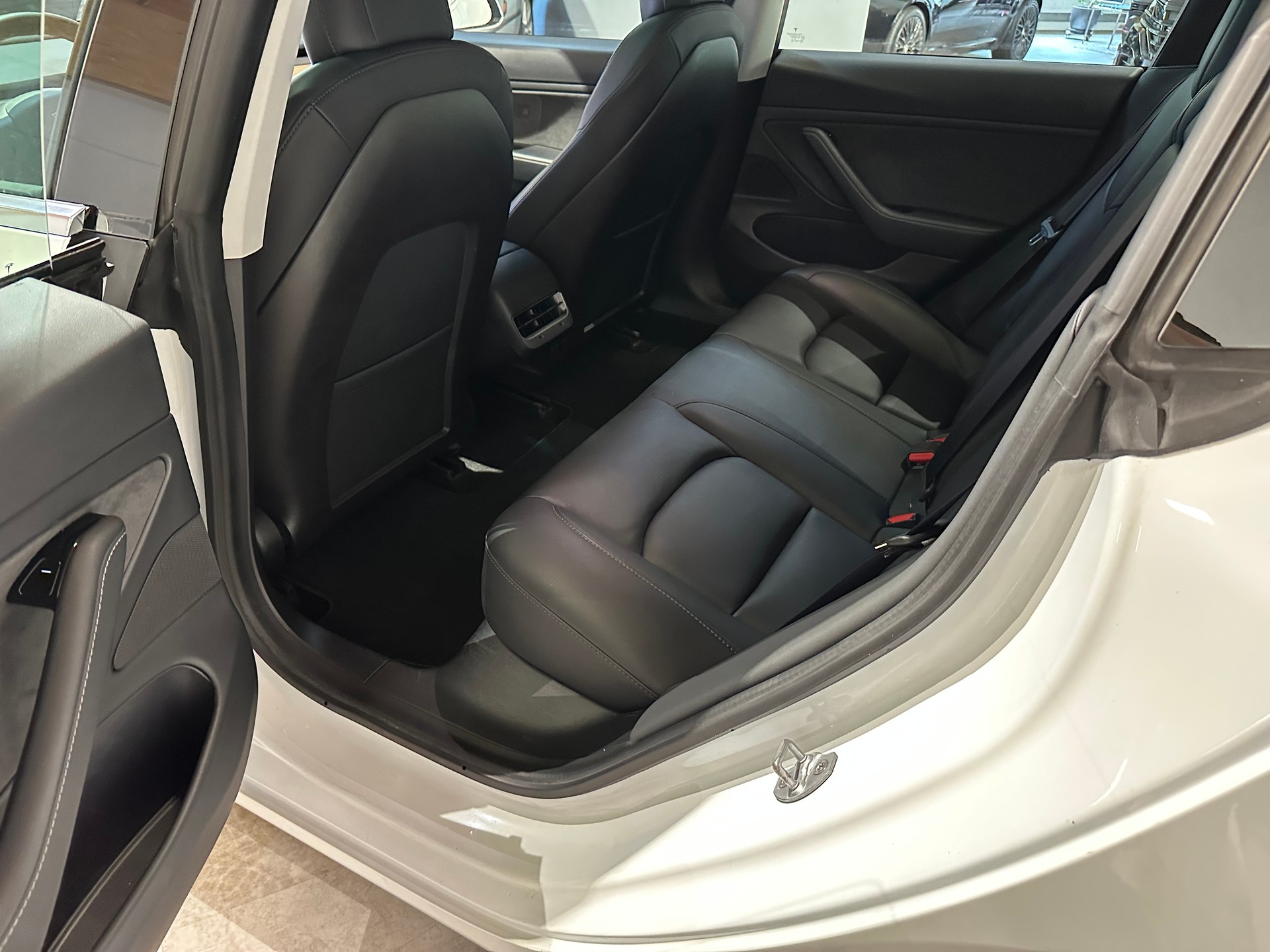 TESLA Model 3 Long Range Dual Motor AWD/Inkl. AHK abnehmbar(1000 kg Zuglast)-image-19