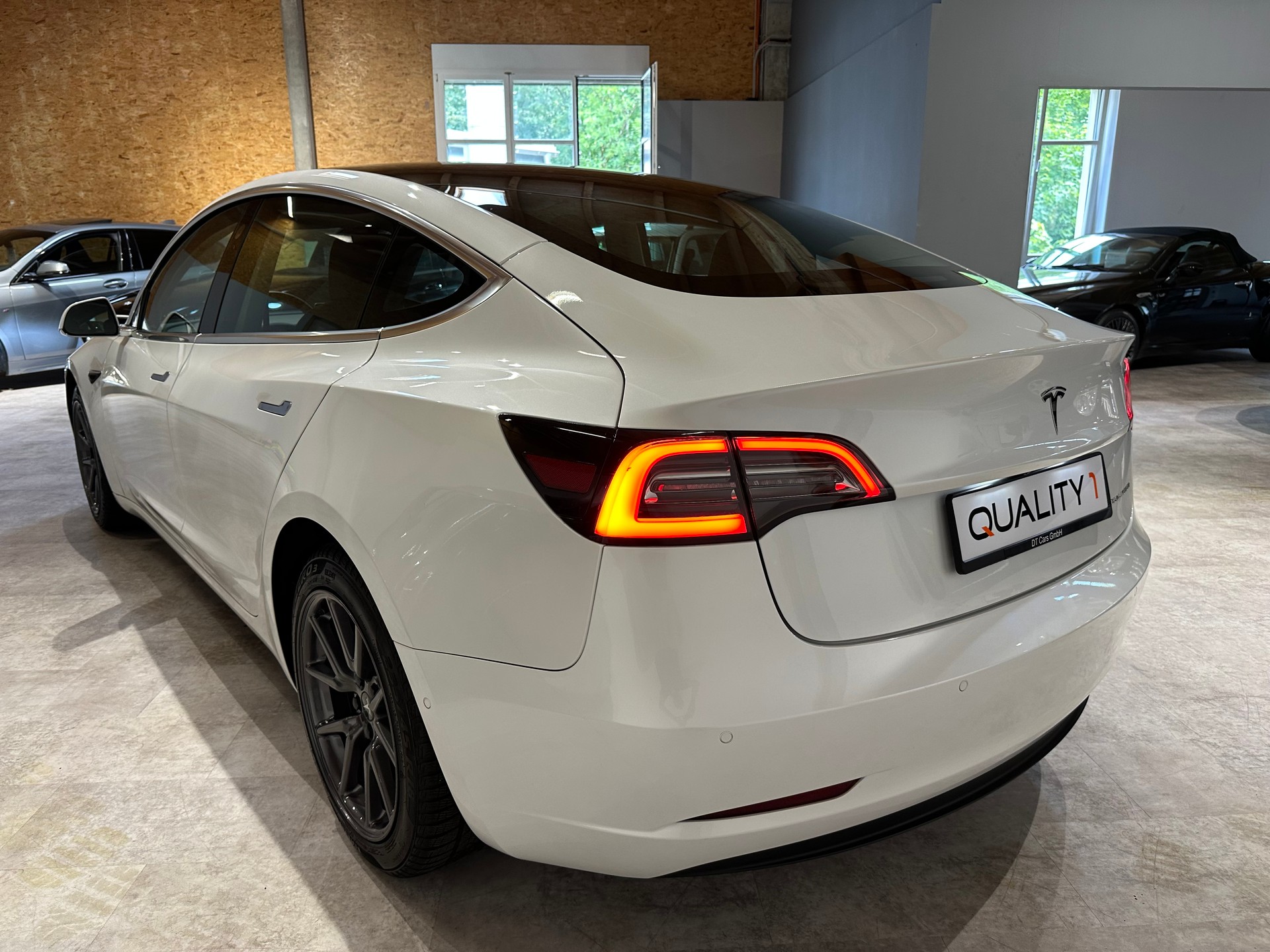 TESLA Model 3 Long Range Dual Motor AWD/Inkl. AHK abnehmbar(1000 kg Zuglast)-image-5