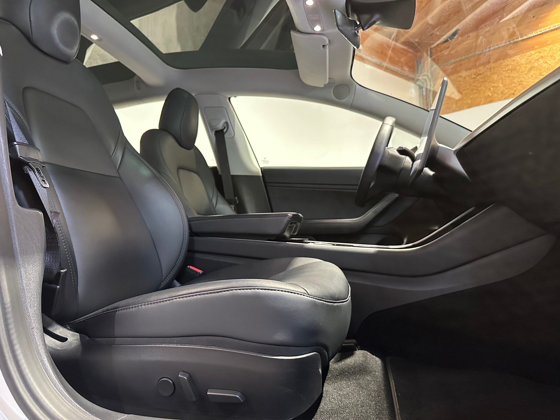 TESLA Model 3 Long Range Dual Motor AWD/Inkl. AHK abnehmbar(1000 kg Zuglast)-image-15