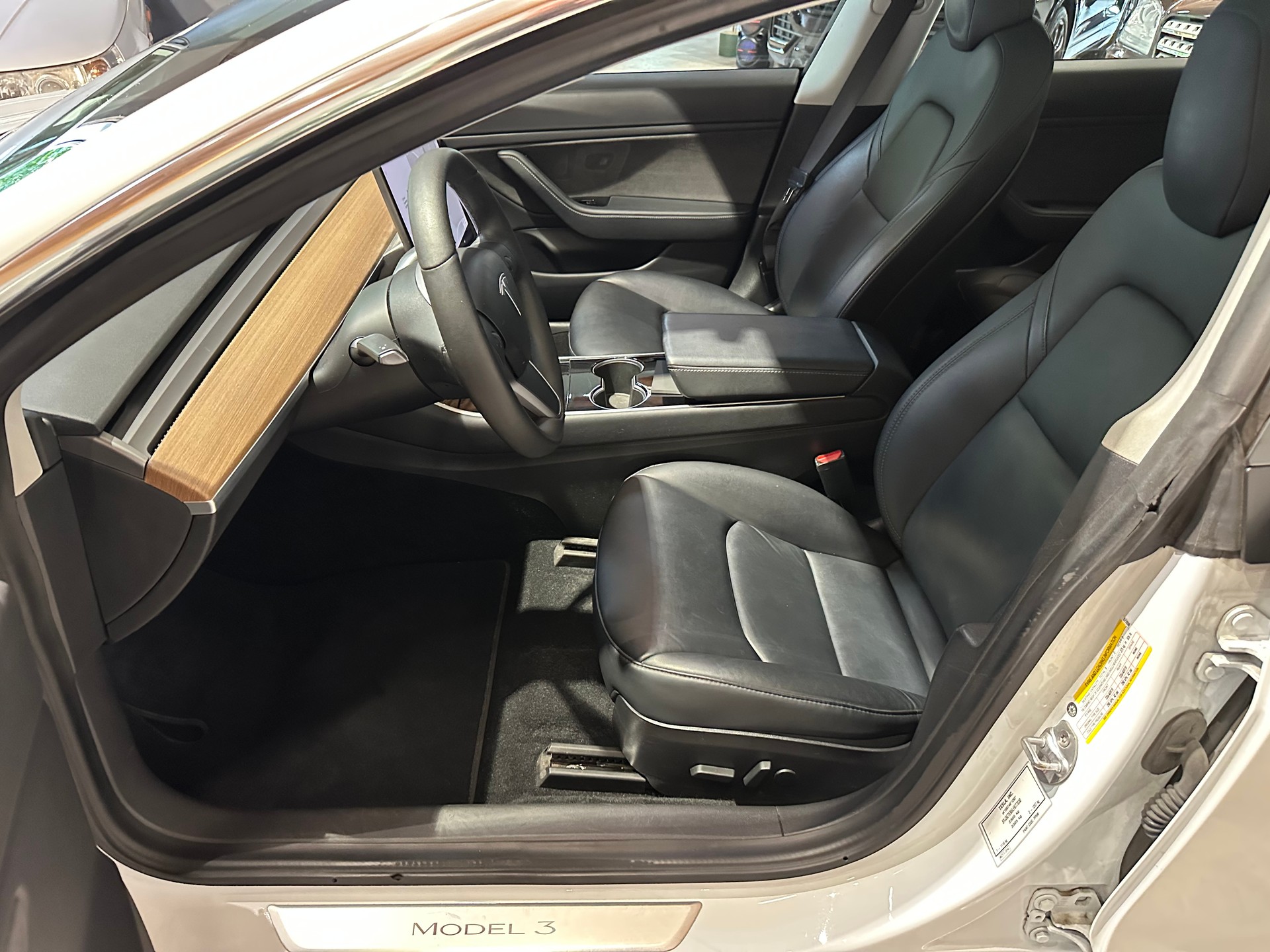 TESLA Model 3 Long Range Dual Motor AWD/Inkl. AHK abnehmbar(1000 kg Zuglast)-image-11
